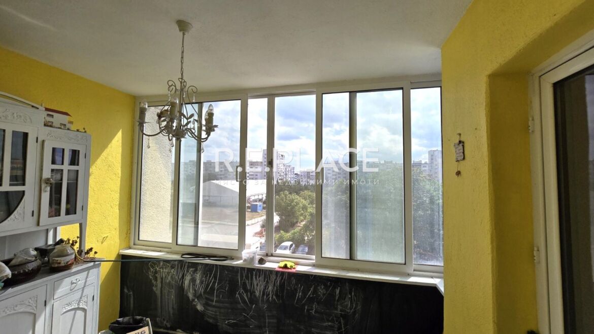 Тристаен апартамент, гр. Варна, кв. Младост 2, до Ледената пързалка