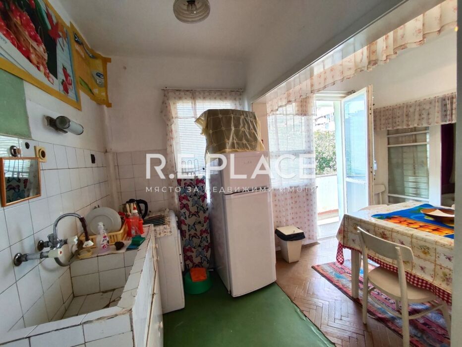 Продава тристаен апартамент в гр. Варна, квартал Чайка