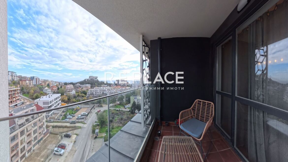 Предлага за продажба тристаен апартамент, гр. Варна, кв. Бриз