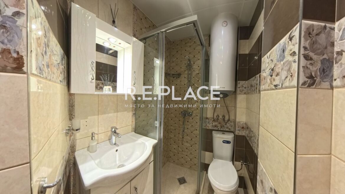 Тристаен тухлен апартамент за продажба в район Спортна зала, гр. Варна