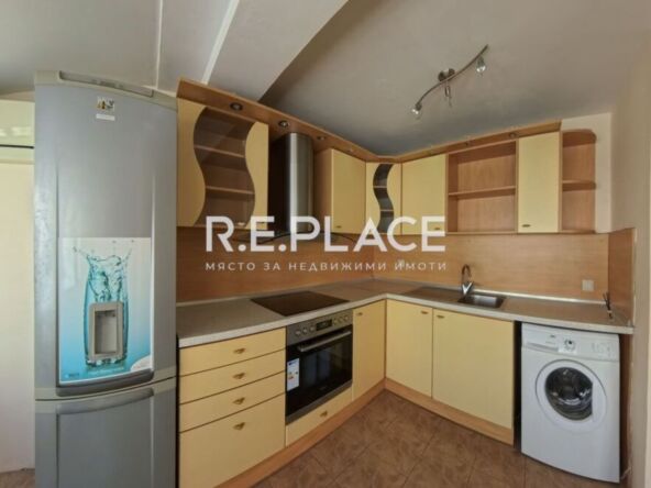 Тристаен тухлен апартамент за продажба в район Спортна зала, гр. Варна