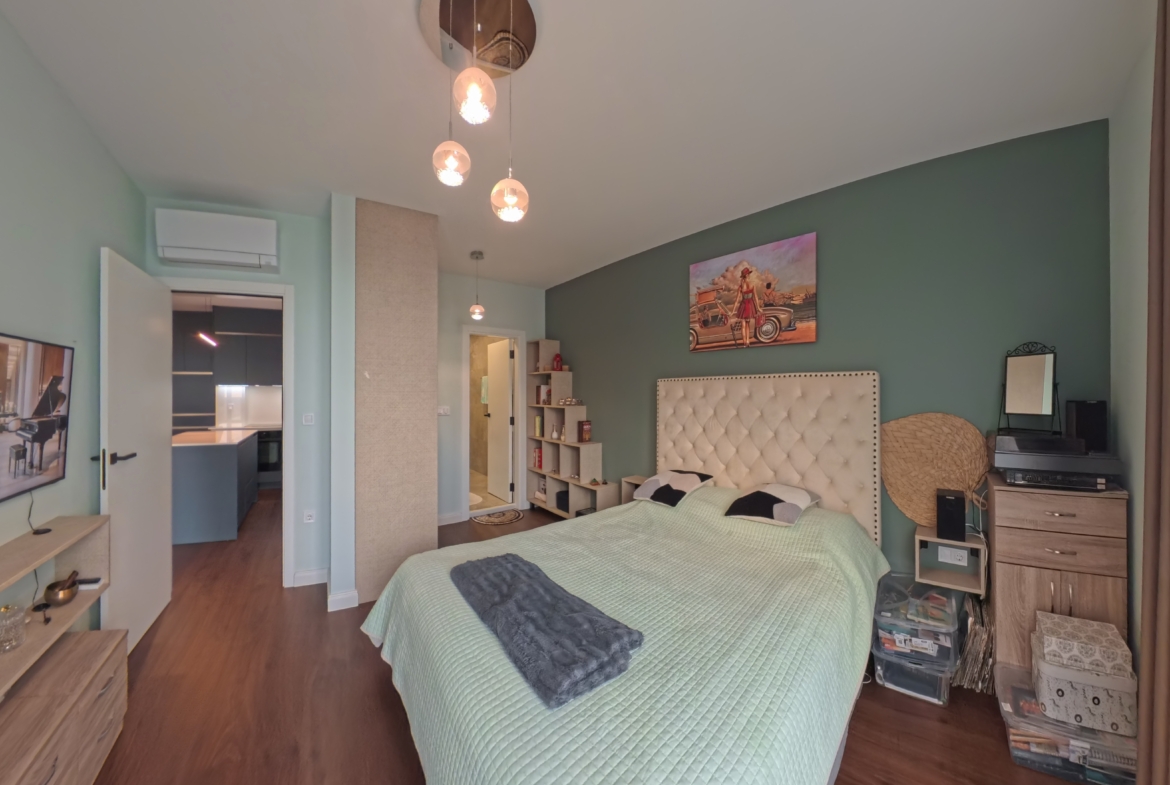 Родителска спалня със санитарно помещение