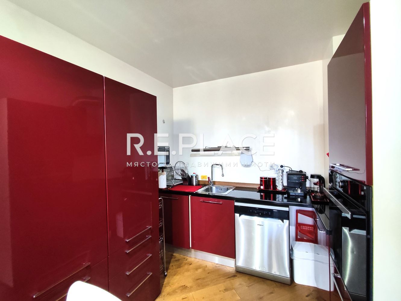 Продава тристаен апартамент в центъра на град Варна