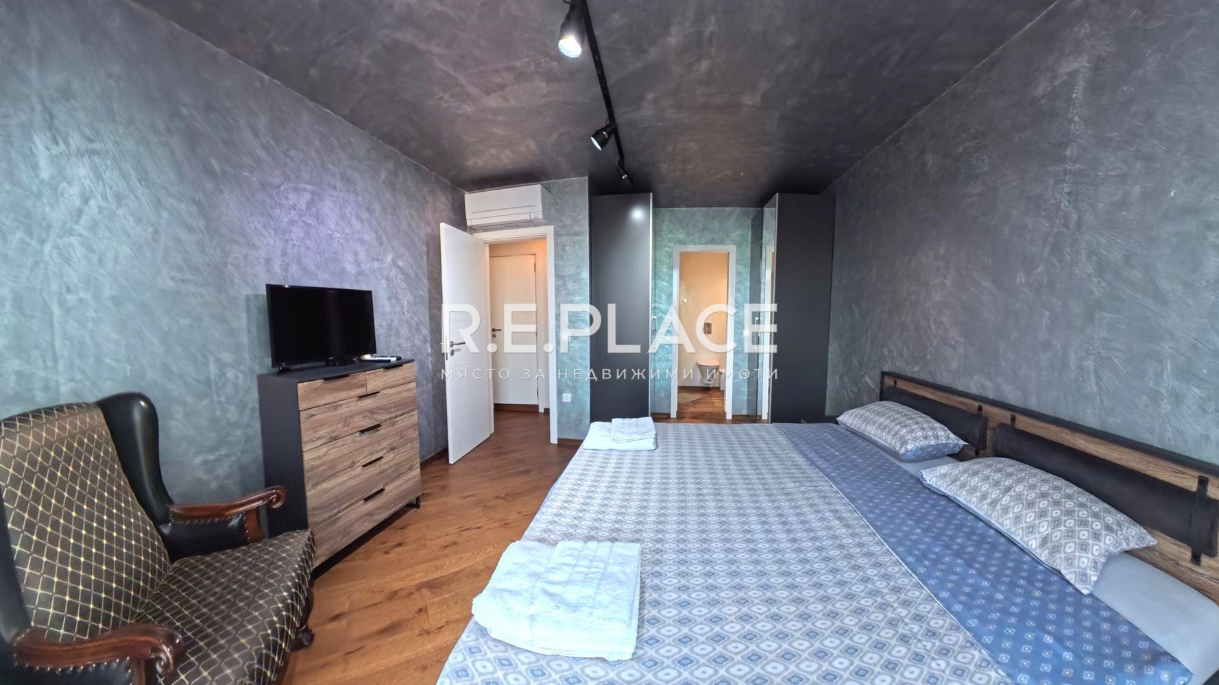 Продава тристаен апартамент в центъра на град Варна