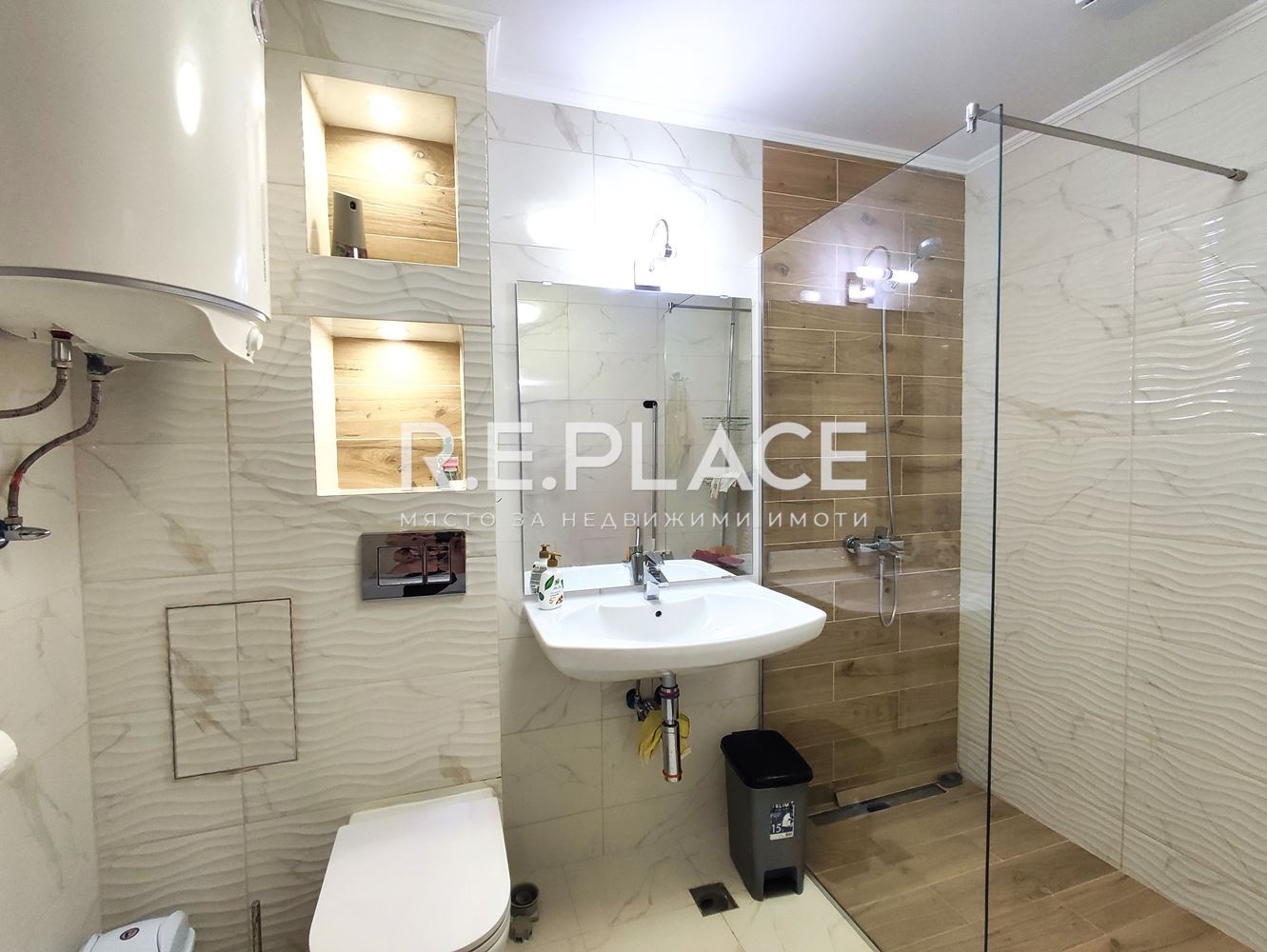 Продава тристаен апартамент в центъра на град Варна