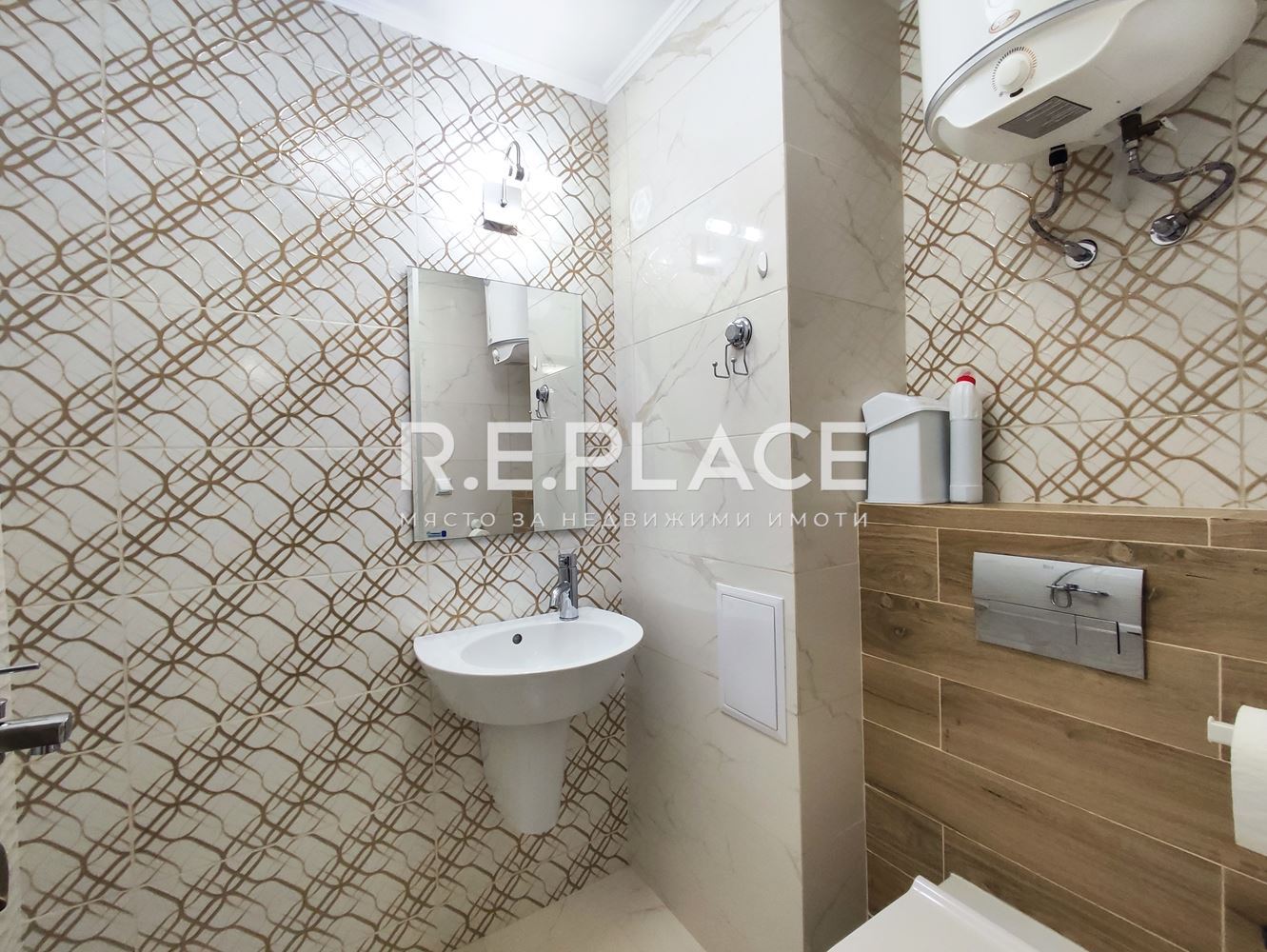 Продава тристаен апартамент в центъра на град Варна