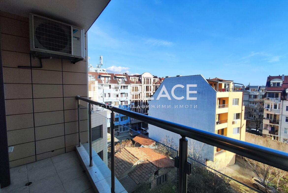 Продава тристаен апартамент в центъра на град Варна