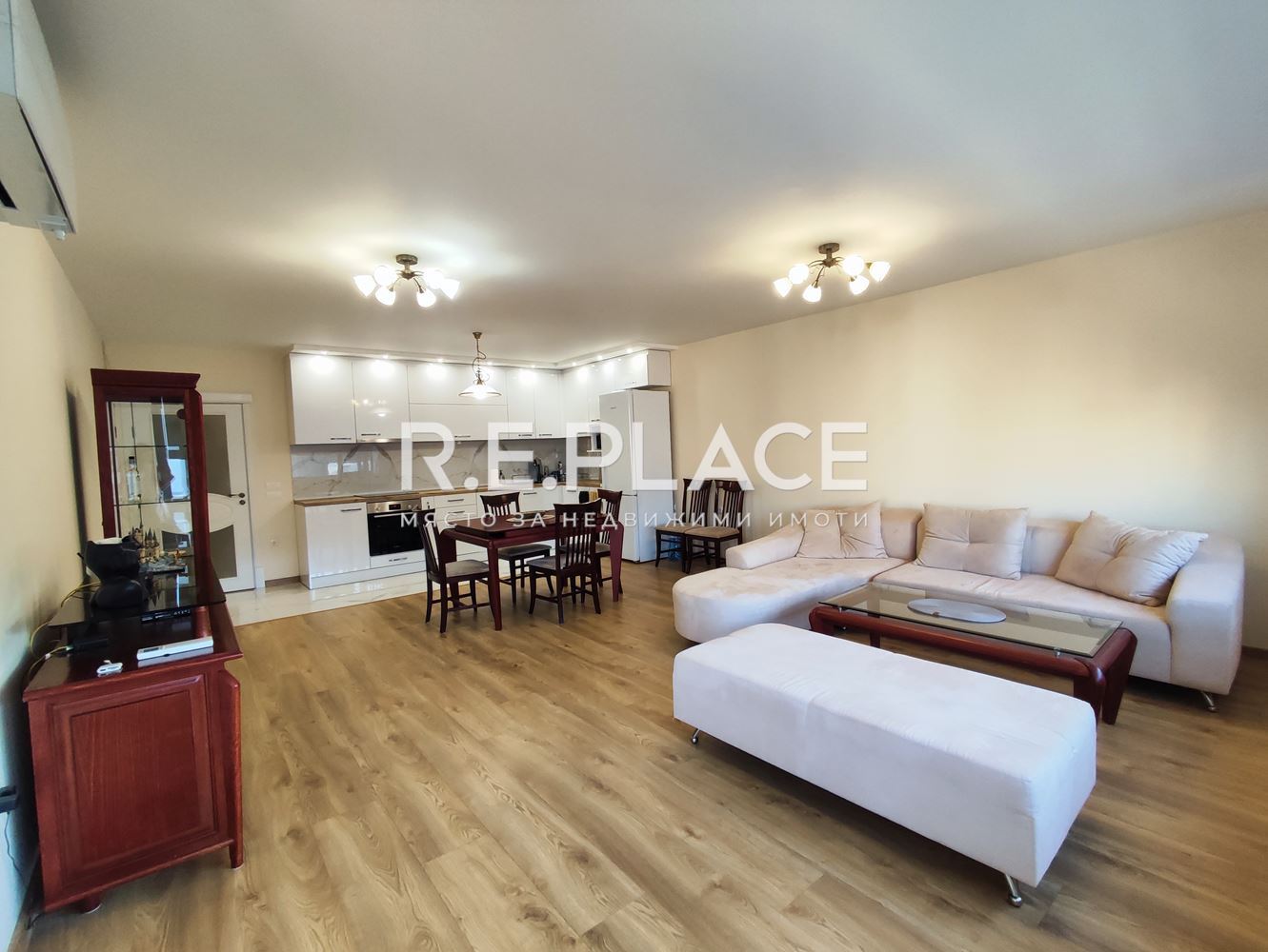 Продава тристаен апартамент в центъра на град Варна