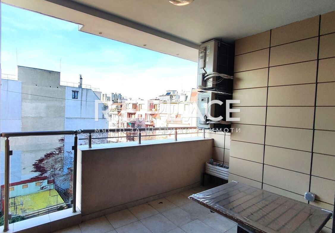 Продава тристаен апартамент в центъра на град Варна