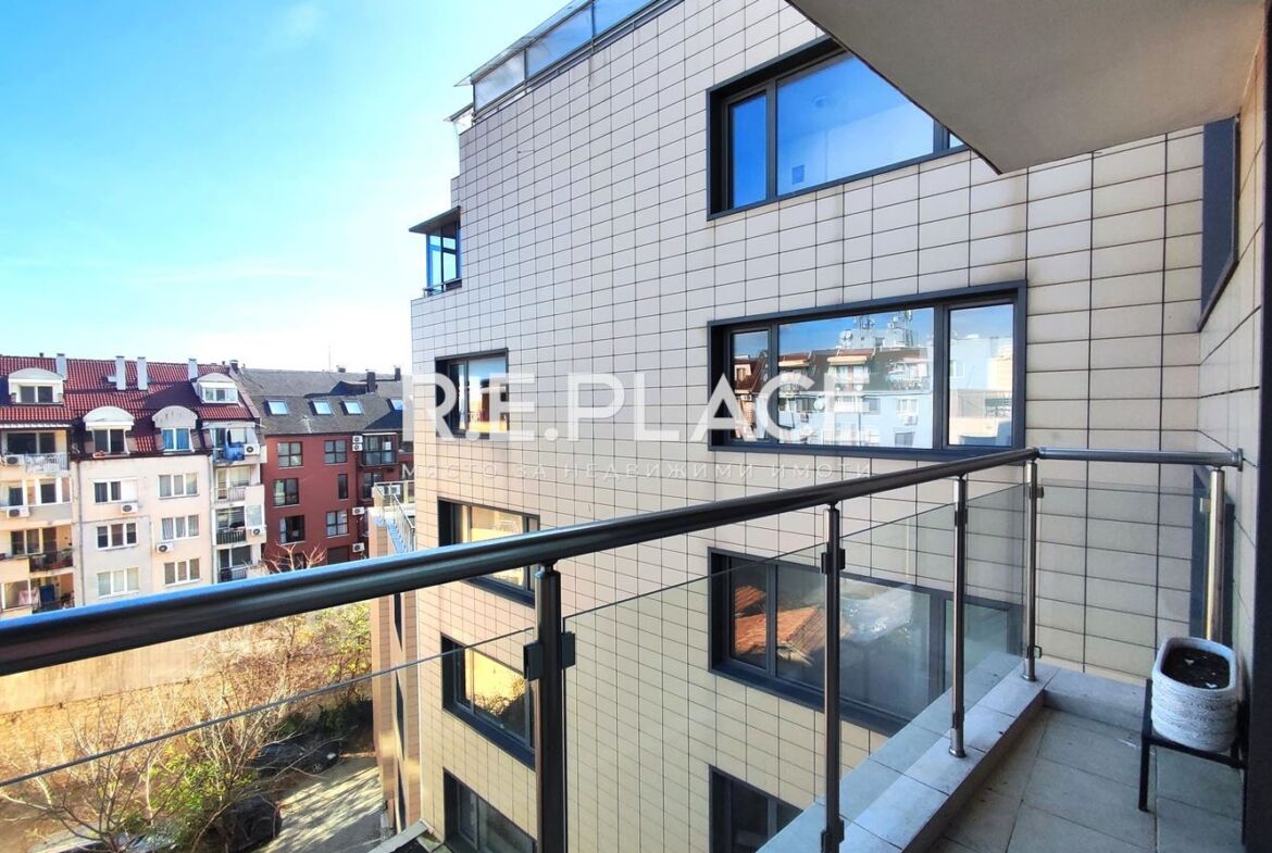 Продава тристаен апартамент в центъра на град Варна