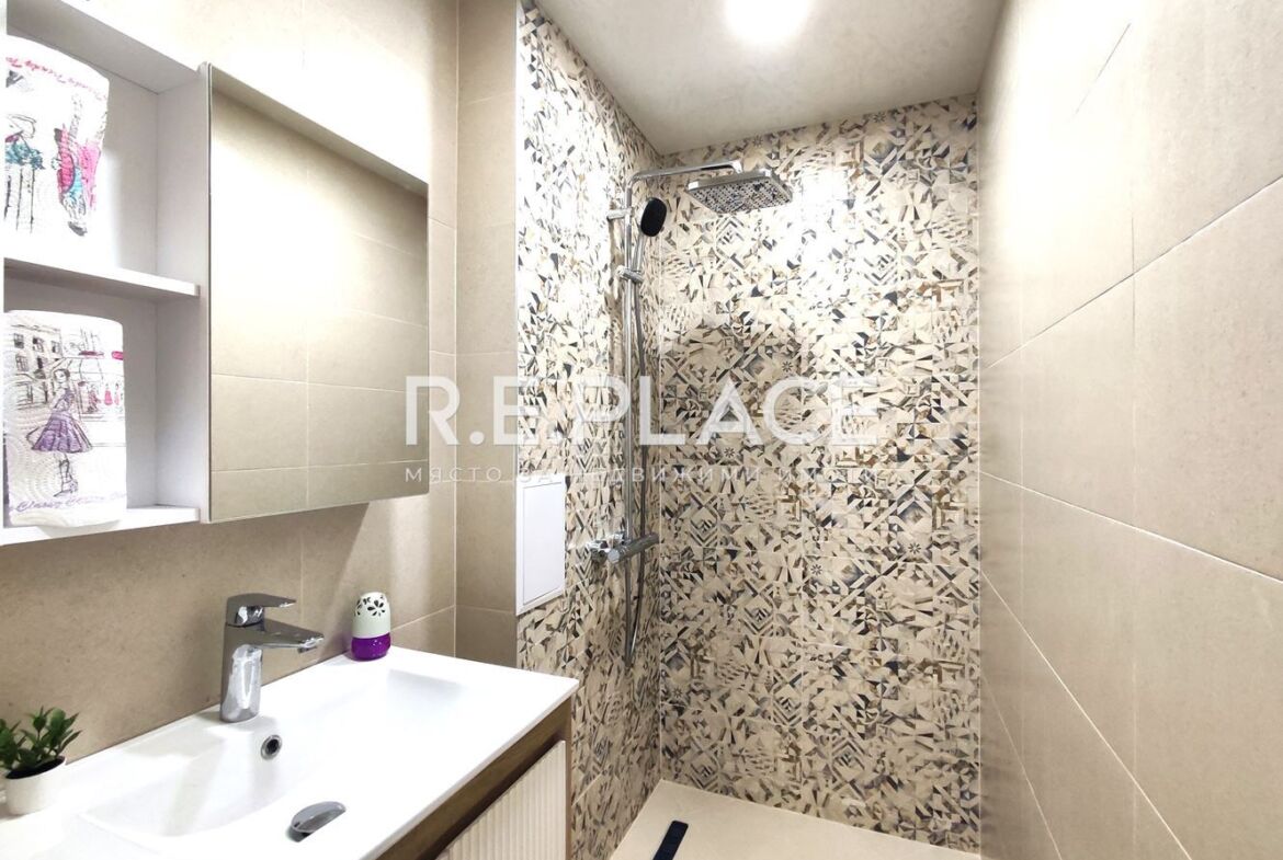 Продава четиристаен апартамент в гр. Варна, кв. Чайка