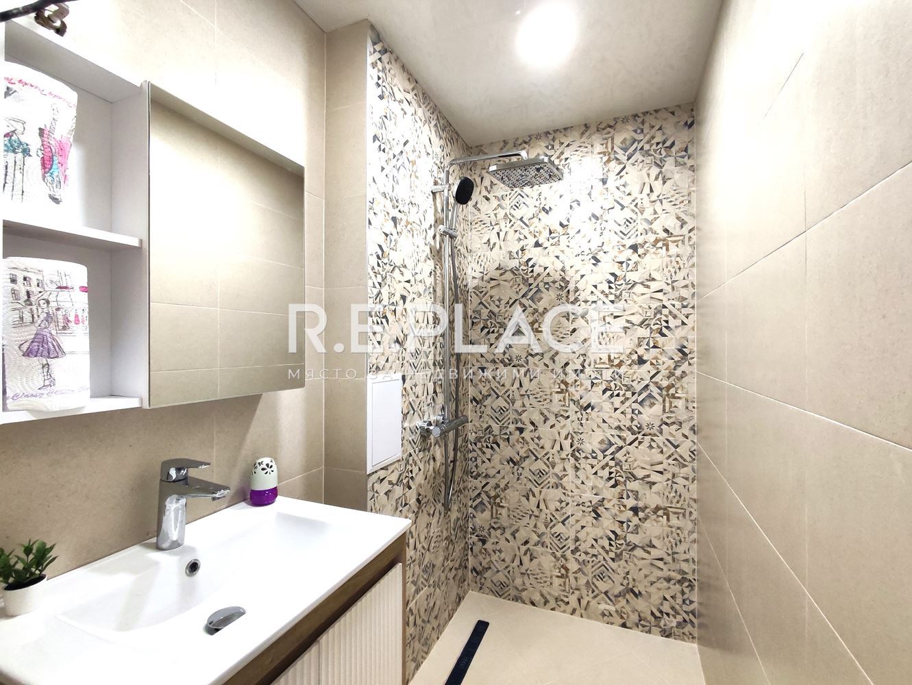 Продава четиристаен апартамент в гр. Варна, кв. Чайка