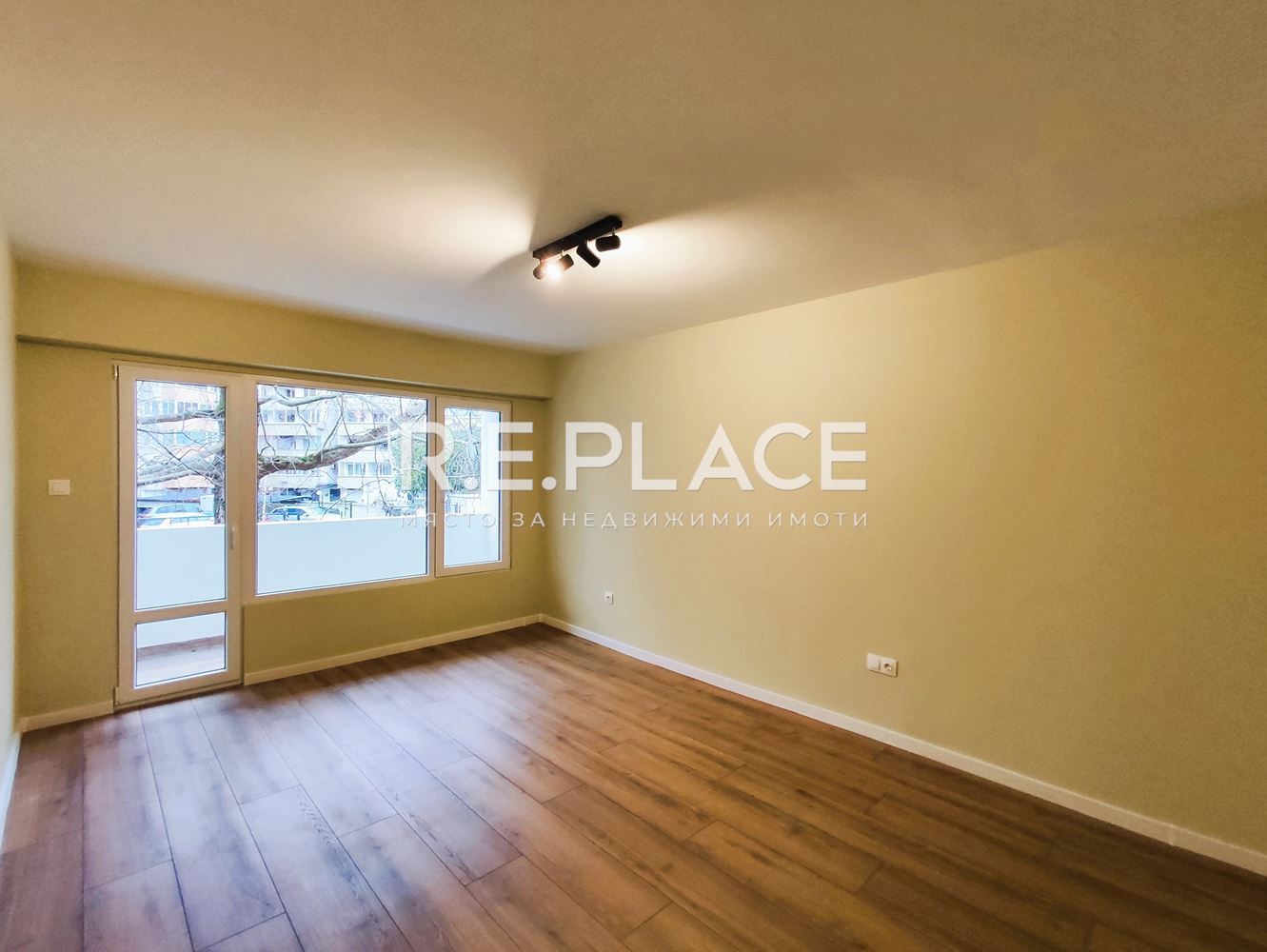 Продава четиристаен апартамент в гр. Варна, кв. Чайка