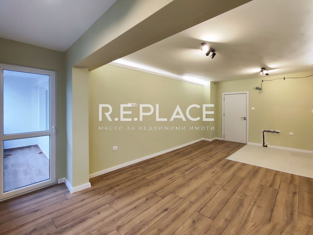 Продава четиристаен апартамент в гр. Варна, кв. Чайка