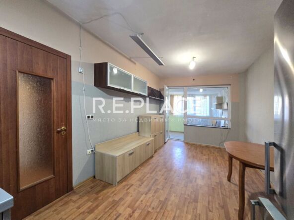 Продава двустаен апартамент със статут АТЕЛИЕ гр. Варна, кв. Бриз