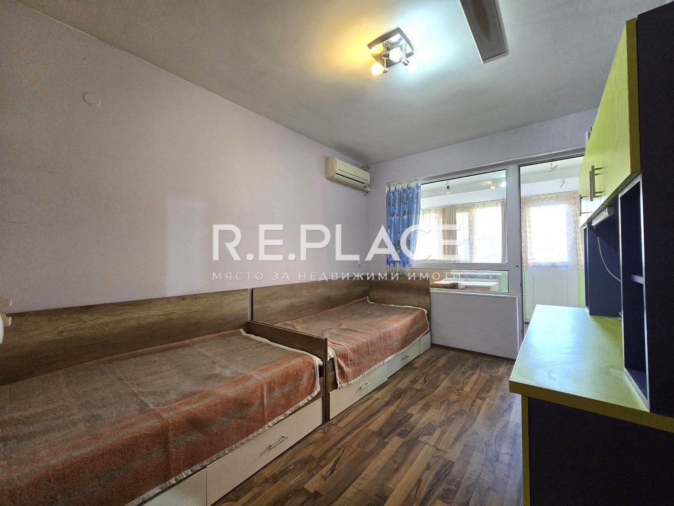 Продава двустаен апартамент със статут АТЕЛИЕ гр. Варна, кв. Бриз