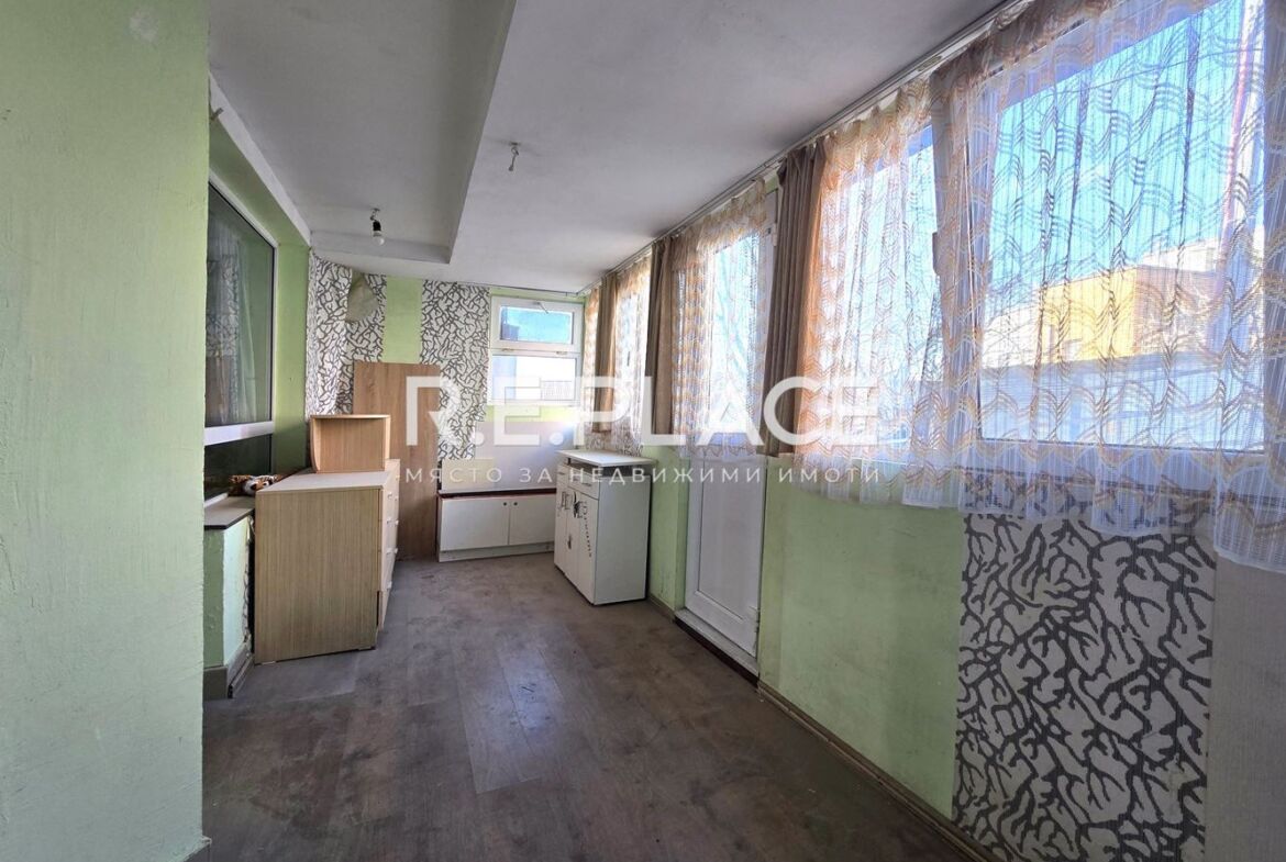 Продава двустаен апартамент със статут АТЕЛИЕ гр. Варна, кв. Бриз