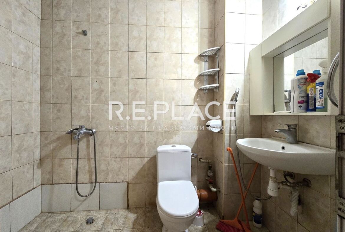 Продава двустаен апартамент със статут АТЕЛИЕ гр. Варна, кв. Бриз