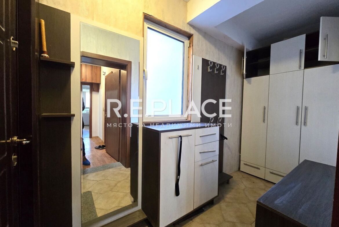 Продава двустаен апартамент със статут АТЕЛИЕ гр. Варна, кв. Бриз