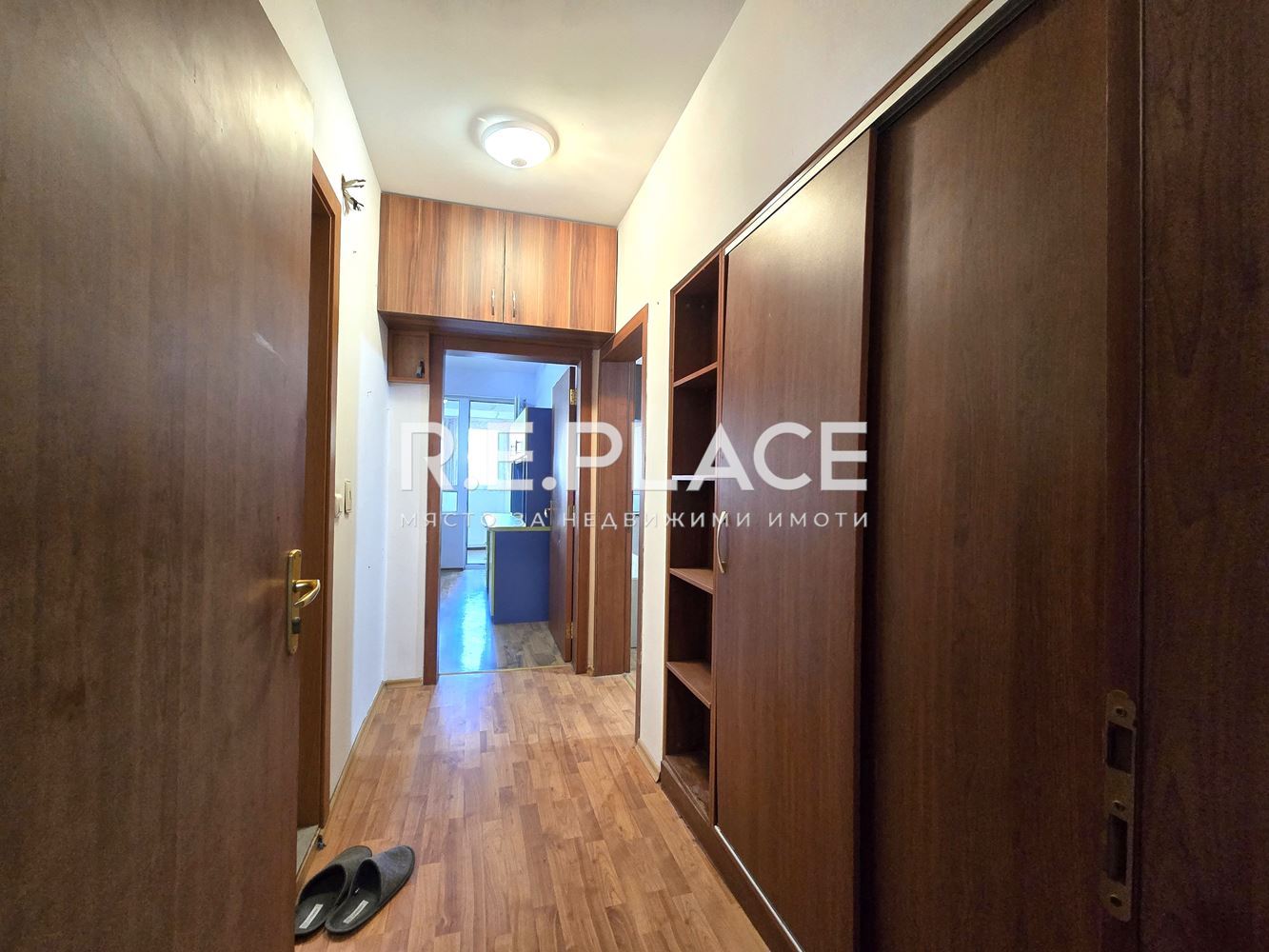 Продава двустаен апартамент със статут АТЕЛИЕ гр. Варна, кв. Бриз