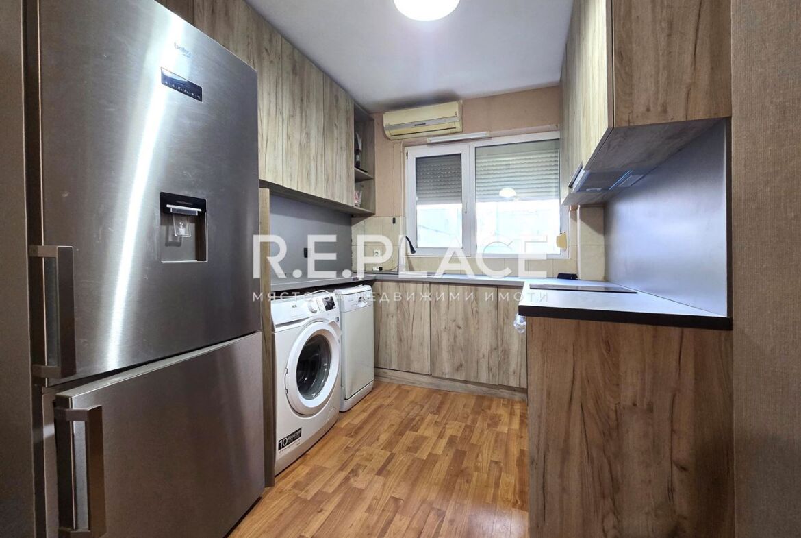 Продава двустаен апартамент със статут АТЕЛИЕ гр. Варна, кв. Бриз