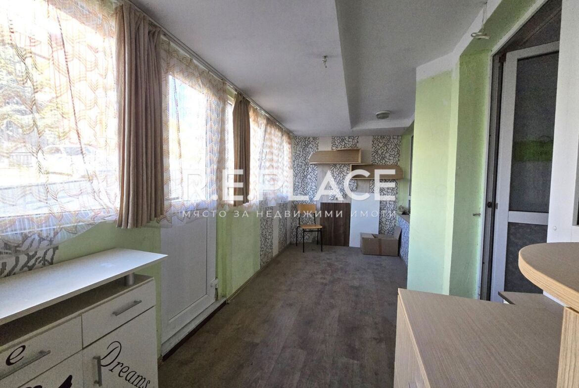 Продава двустаен апартамент със статут АТЕЛИЕ гр. Варна, кв. Бриз