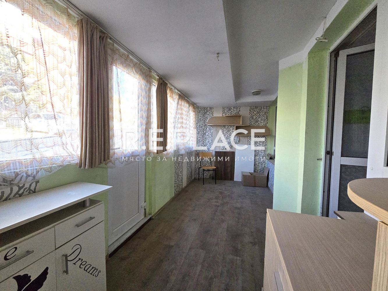 Продава двустаен апартамент със статут АТЕЛИЕ гр. Варна, кв. Бриз