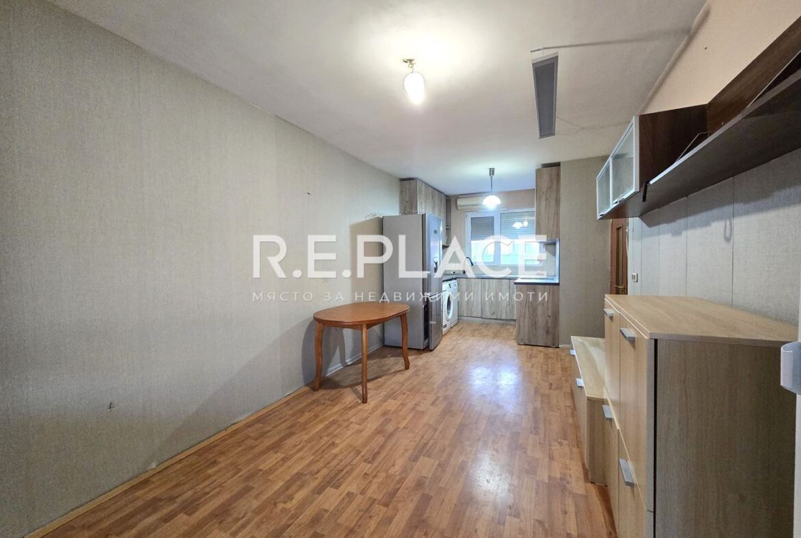 Продава двустаен апартамент със статут АТЕЛИЕ гр. Варна, кв. Бриз