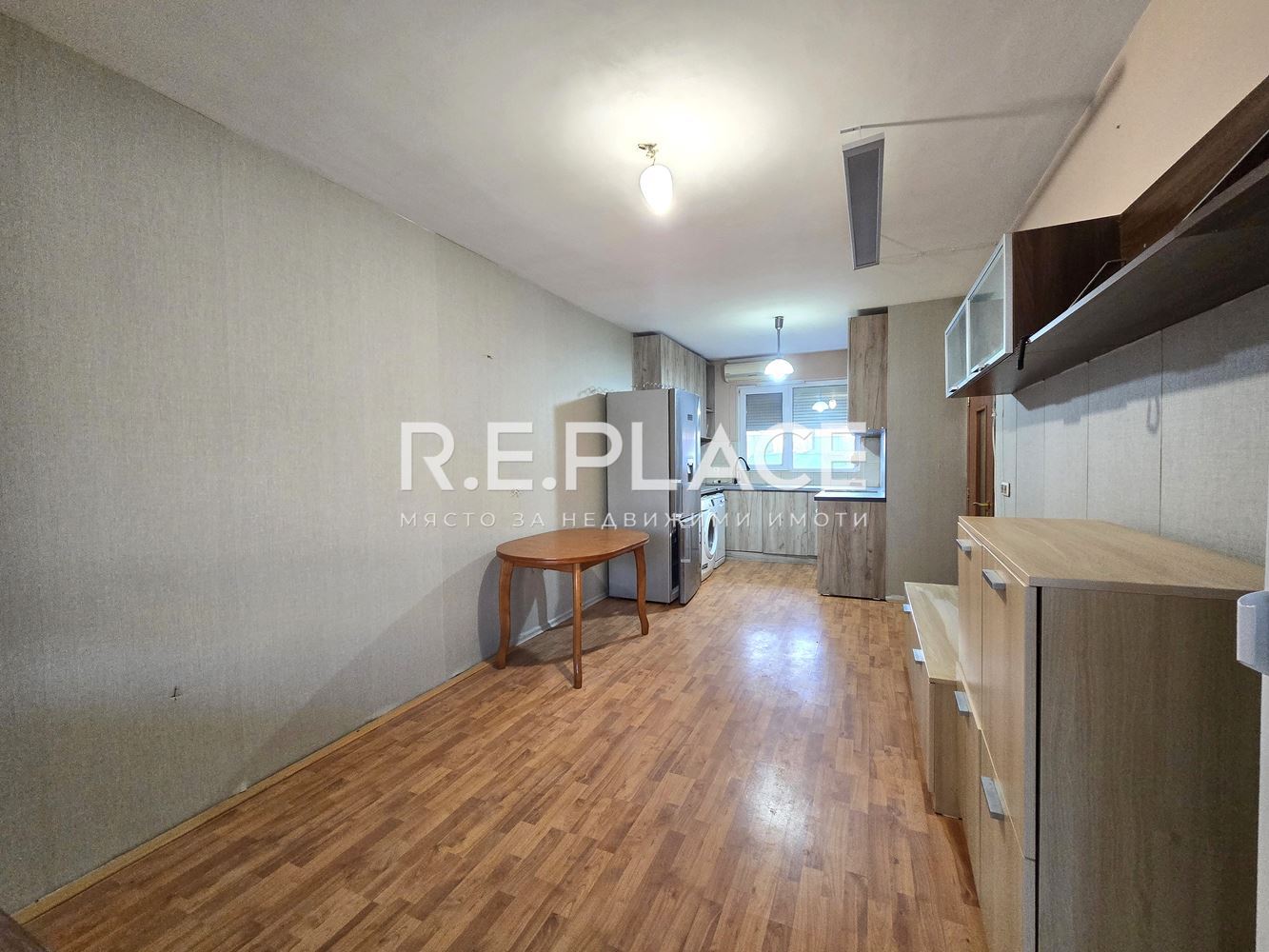 Продава двустаен апартамент със статут АТЕЛИЕ гр. Варна, кв. Бриз