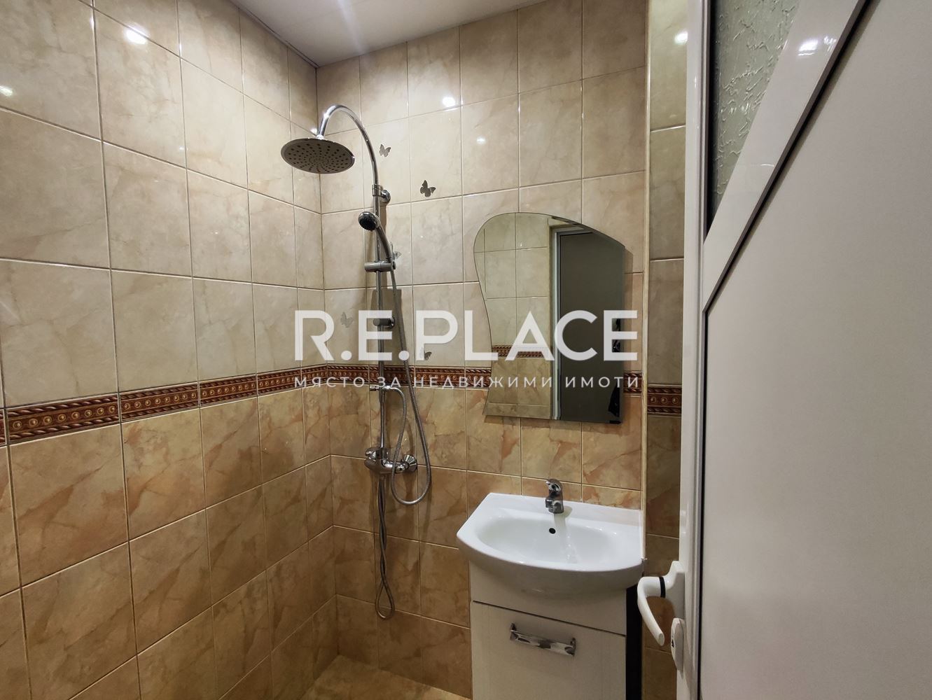 Продава апартамент с три стаи гр. Варна, жк. Владислав Варненчик