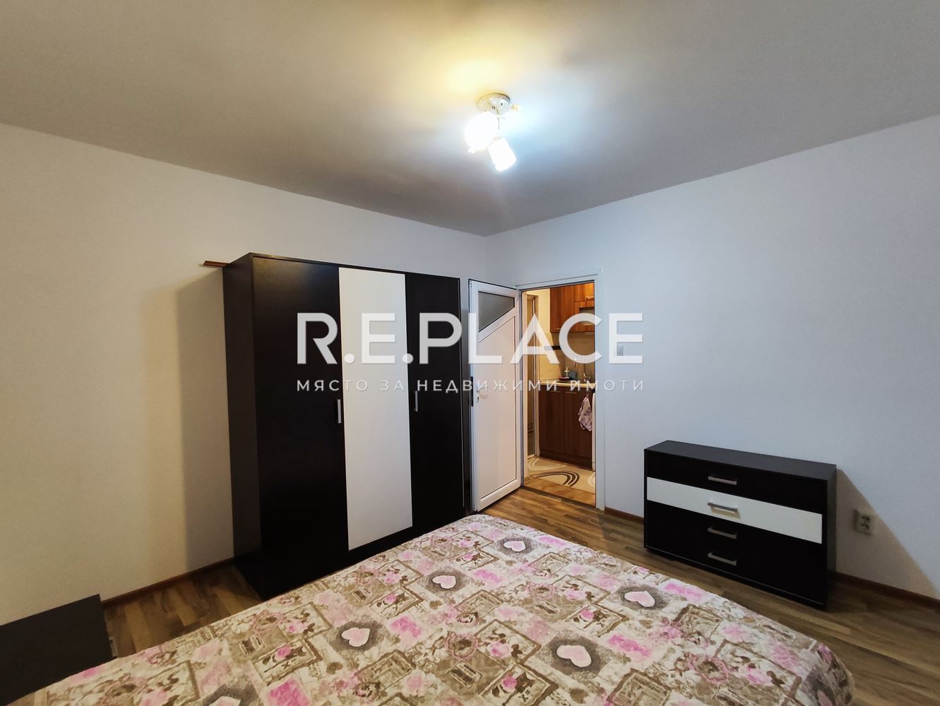 Продава апартамент с три стаи гр. Варна, жк. Владислав Варненчик