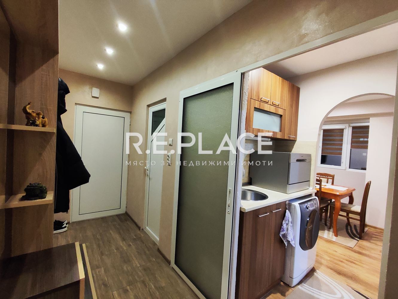 Продава апартамент с три стаи гр. Варна, жк. Владислав Варненчик