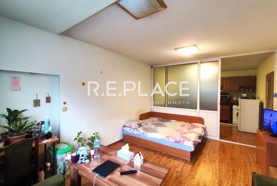 Продава двустаен апартамент в кв. Левски, гр. Варна