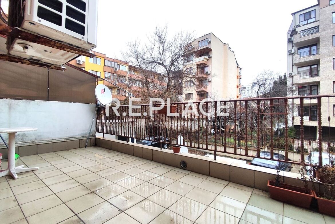 Продава двустаен апартамент в кв. Левски, гр. Варна