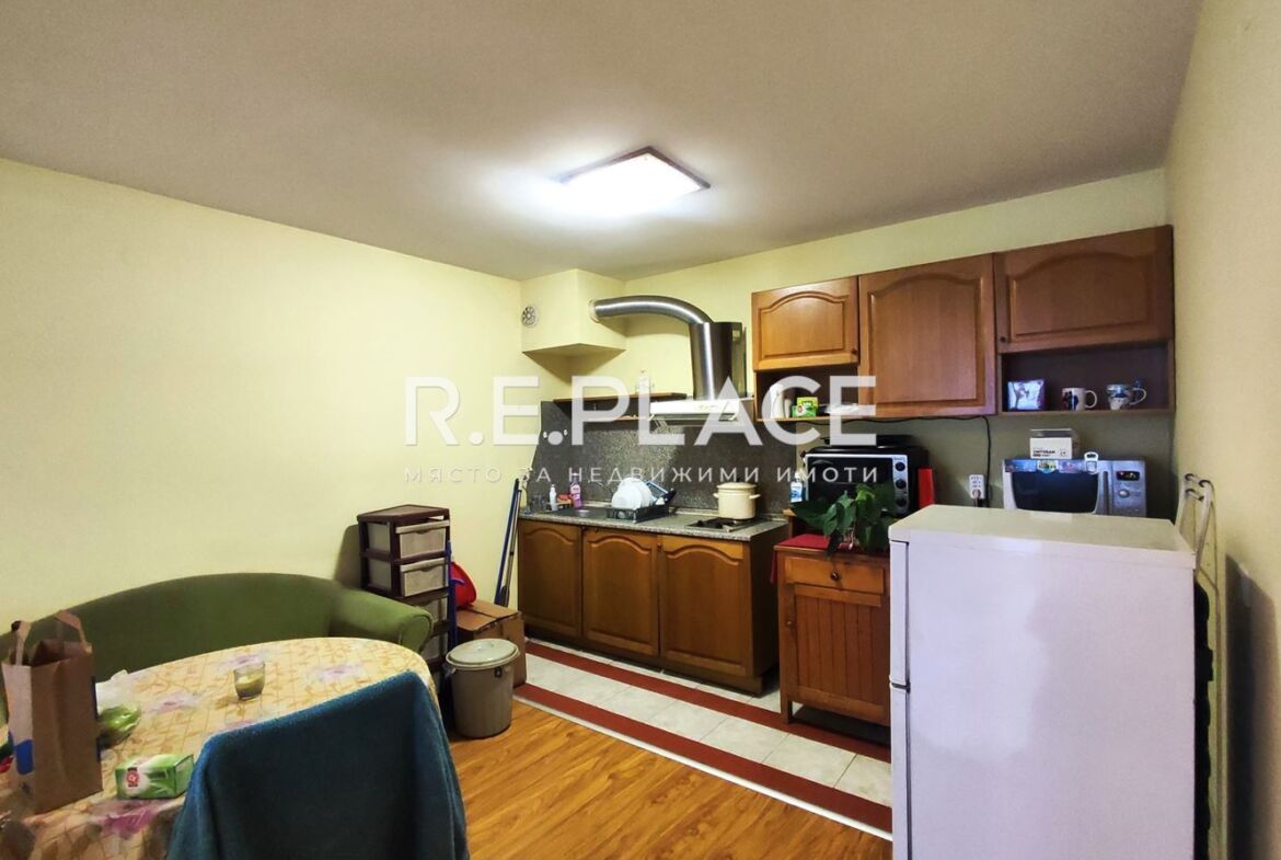 Продава двустаен апартамент в кв. Левски, гр. Варна