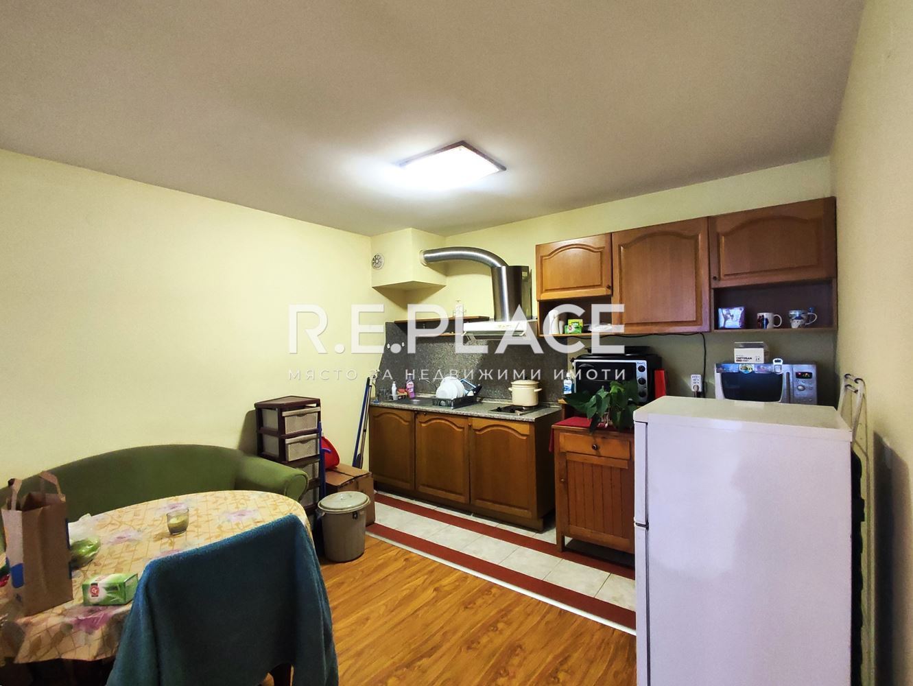 Продава двустаен апартамент в кв. Левски, гр. Варна