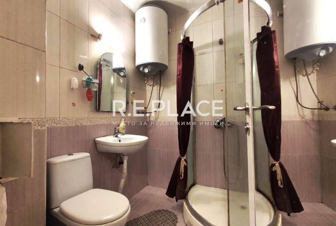 Продава двустаен апартамент в кв. Левски, гр. Варна