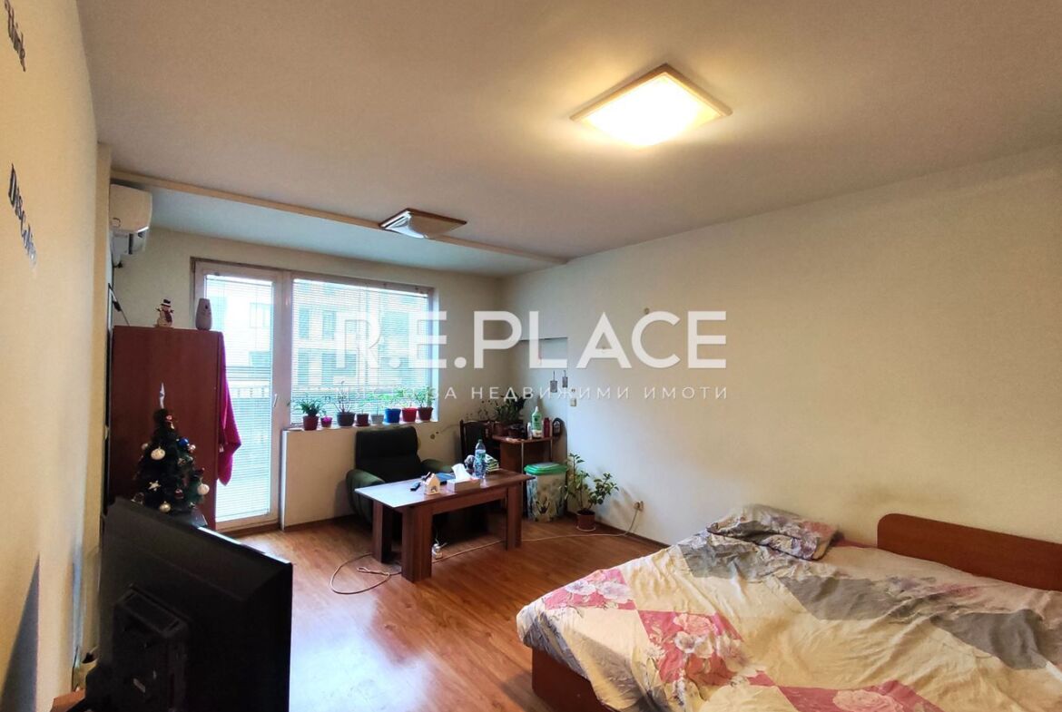 Продава двустаен апартамент в кв. Левски, гр. Варна