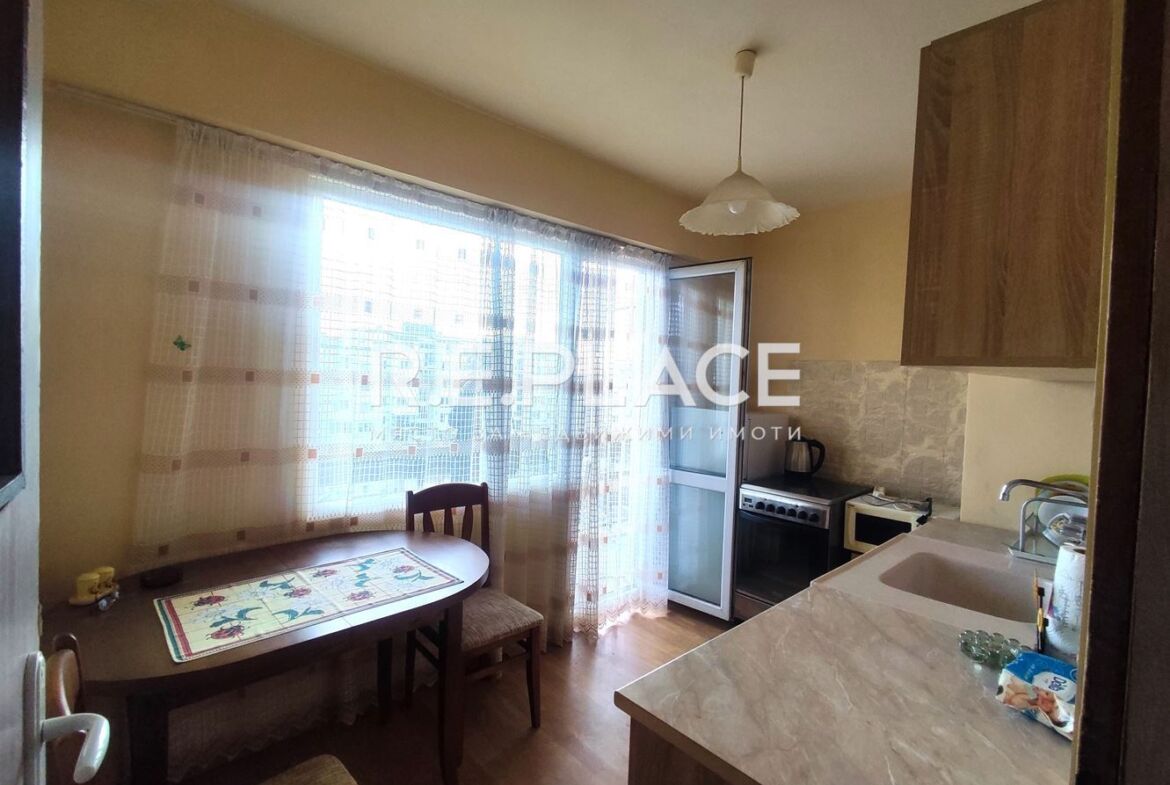 Продава апартамент с три стаи гр. Варна, кв. Младост