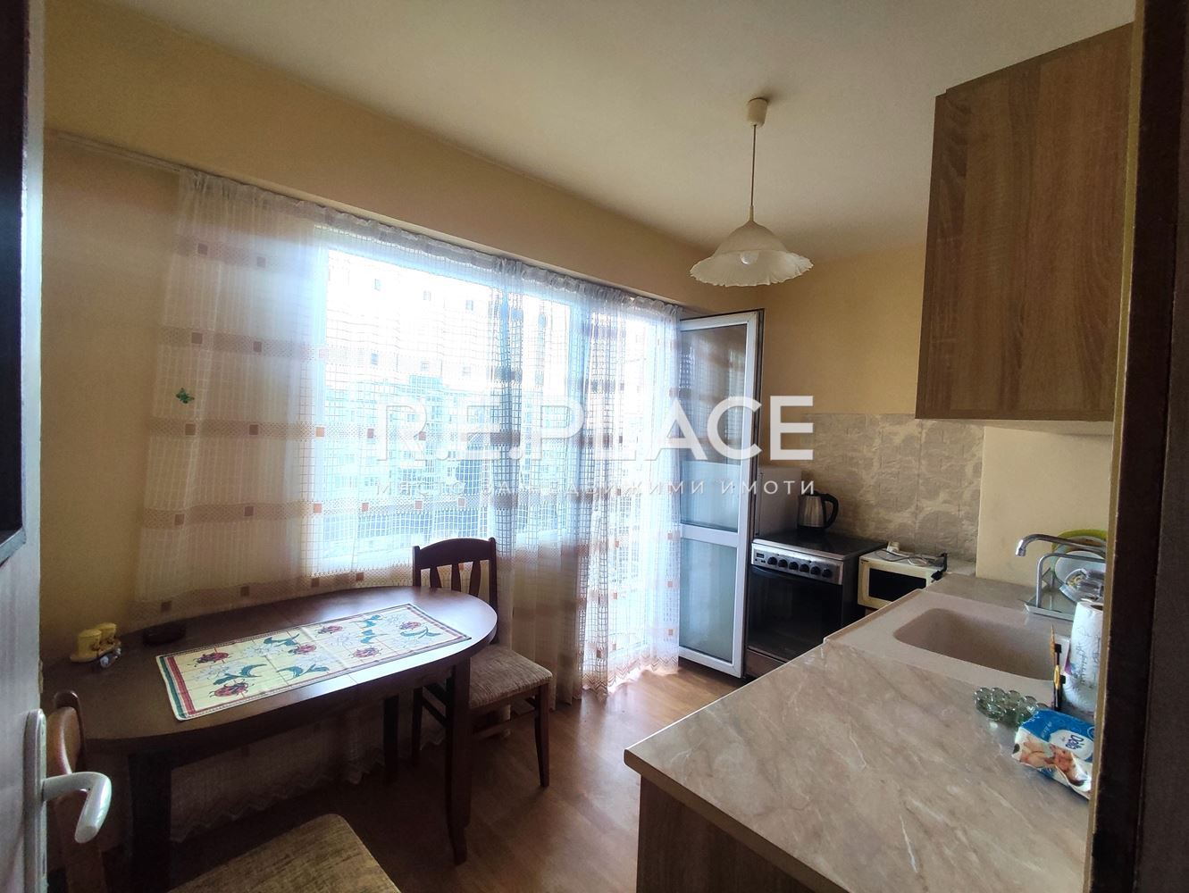 Продава апартамент с три стаи гр. Варна, кв. Младост