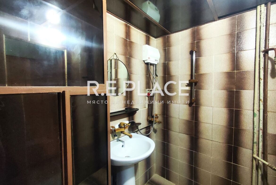 Продава апартамент с три стаи гр. Варна, кв. Младост