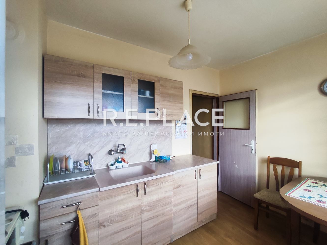 Продава апартамент с три стаи гр. Варна, кв. Младост