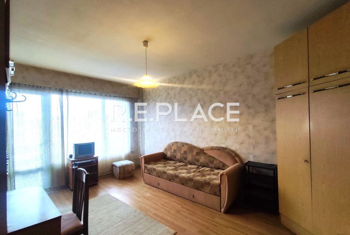 Продава апартамент с три стаи гр. Варна, кв. Младост