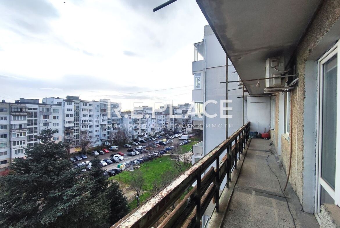 Продава апартамент с три стаи гр. Варна, кв. Младост