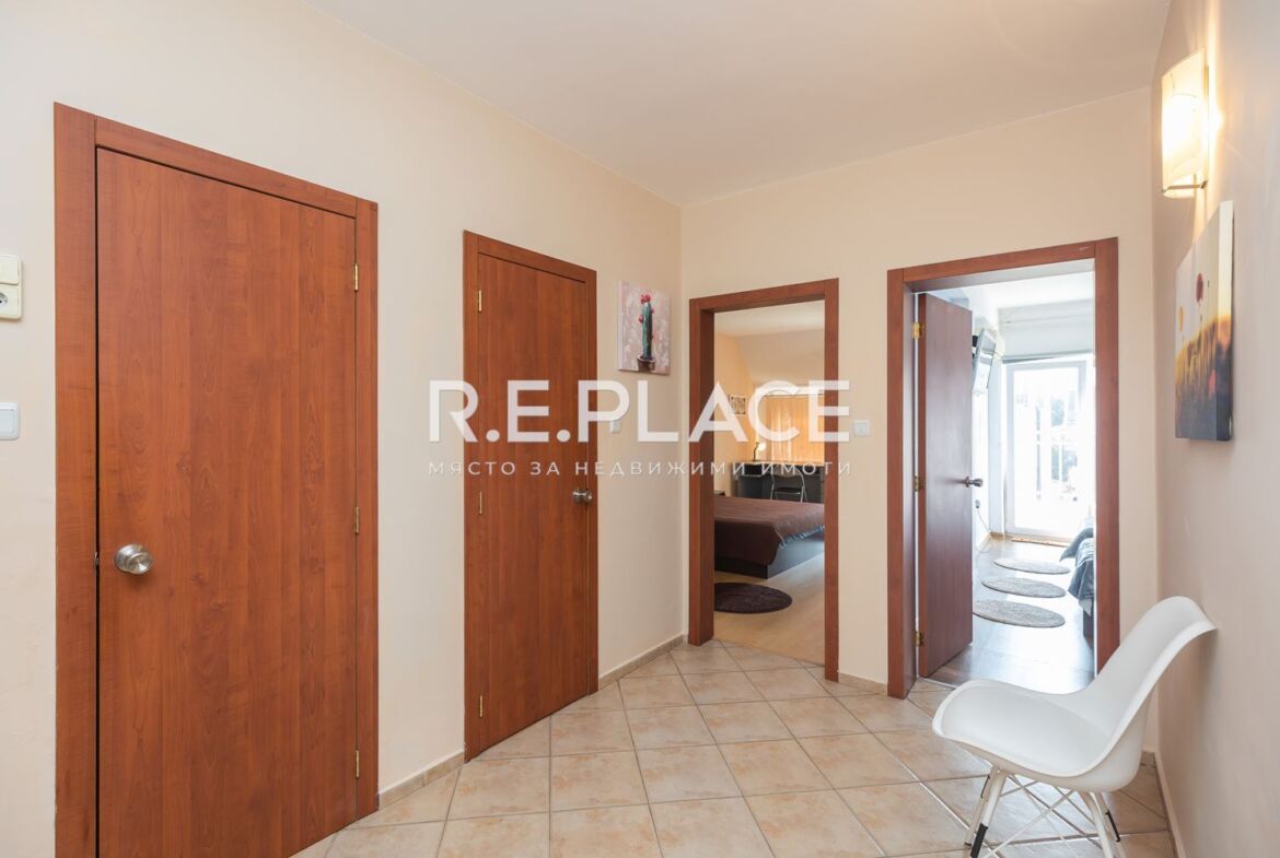 Дава под наем четиристаен апартамент, гр.Варна, Общината!