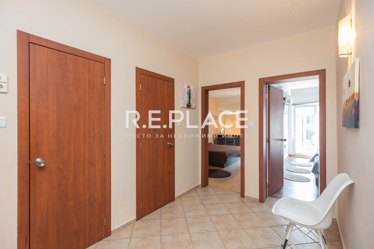 Дава под наем четиристаен апартамент, гр.Варна, Общината!