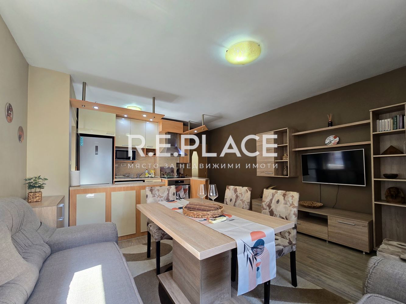 🏢 Двустаен апартамент с паркомясто – център, Варна (под Синият пазар)