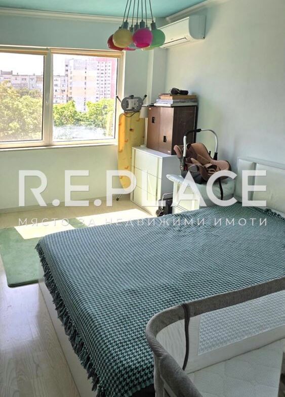 Тристаен апартамент, гр. Варна, кв. Младост 2, до Ледената пързалка