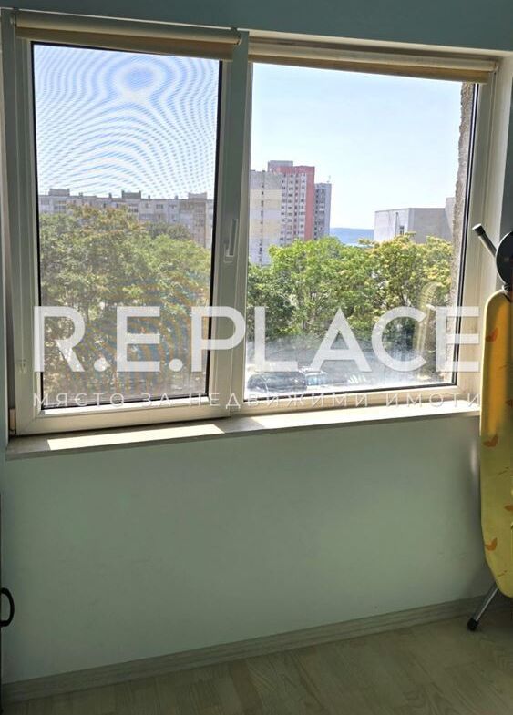 Тристаен апартамент, гр. Варна, кв. Младост 2, до Ледената пързалка