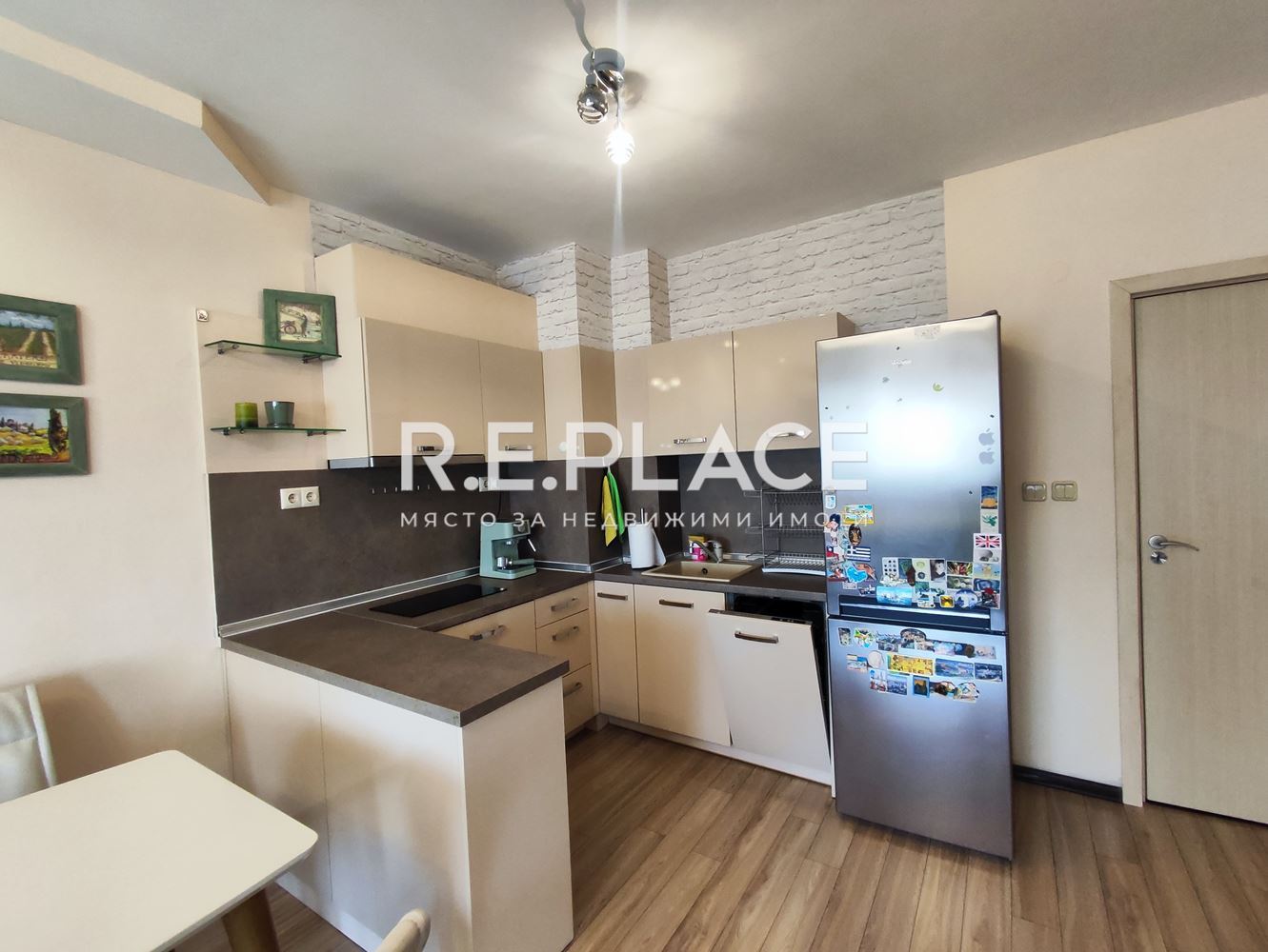 Продава двустаен апартамен кв. Левски, гр. Варна